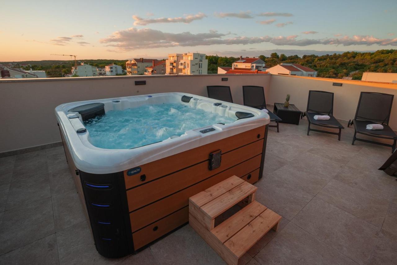 Luana With Private Jacuzzi Apartment